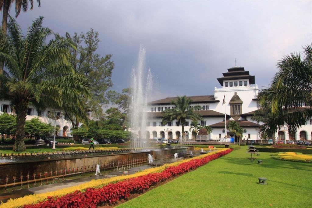 The Cipaku Garden Hotel Bandung Exterior photo